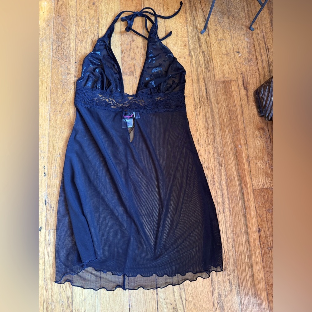 Dreamgirl nightie - black small very flattering